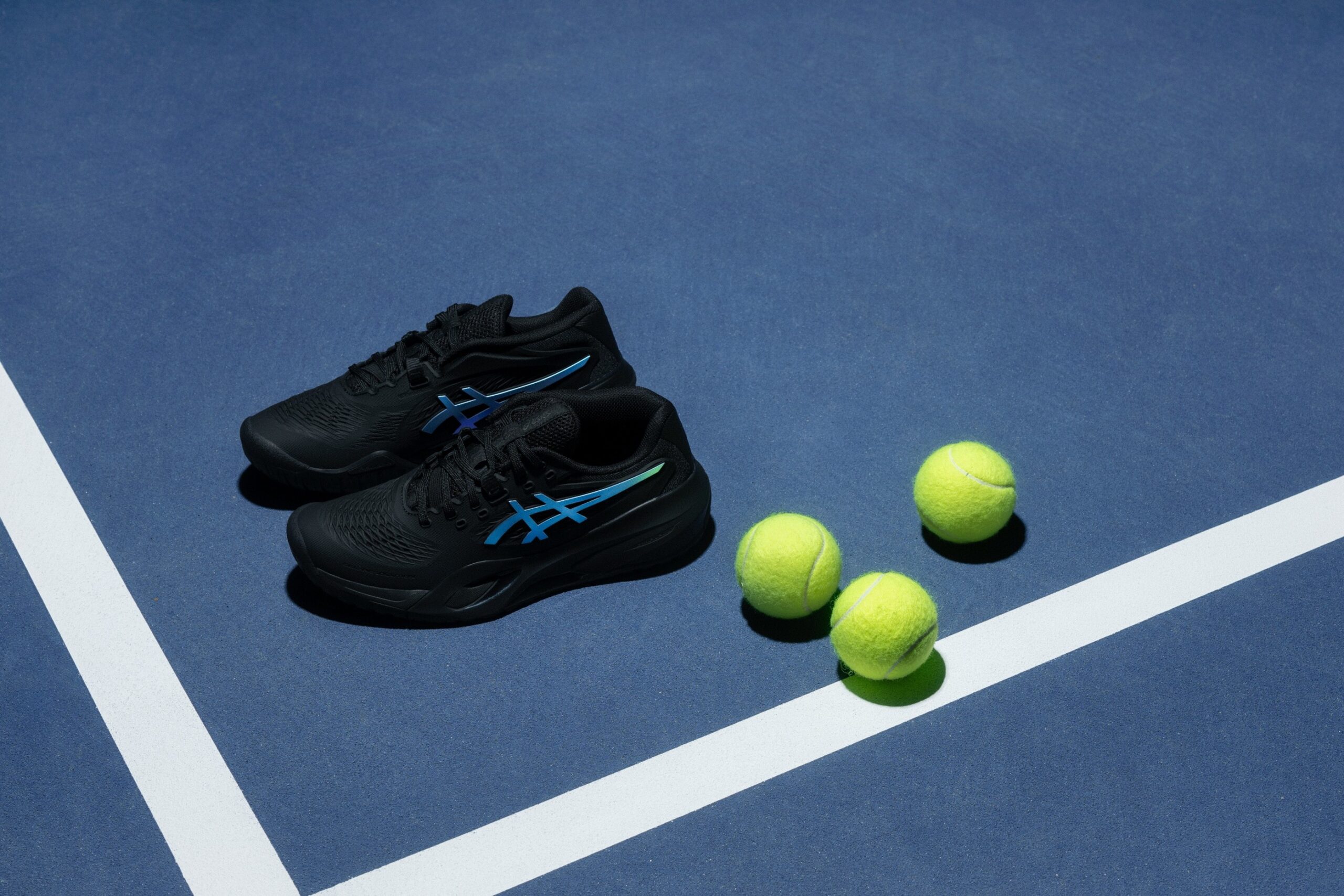 《看裝備》ASICS首次推出全新夜場能量網球鞋款 共同迎戰美網 網球休閒服飾「蜻蜓」系列  閃耀登場