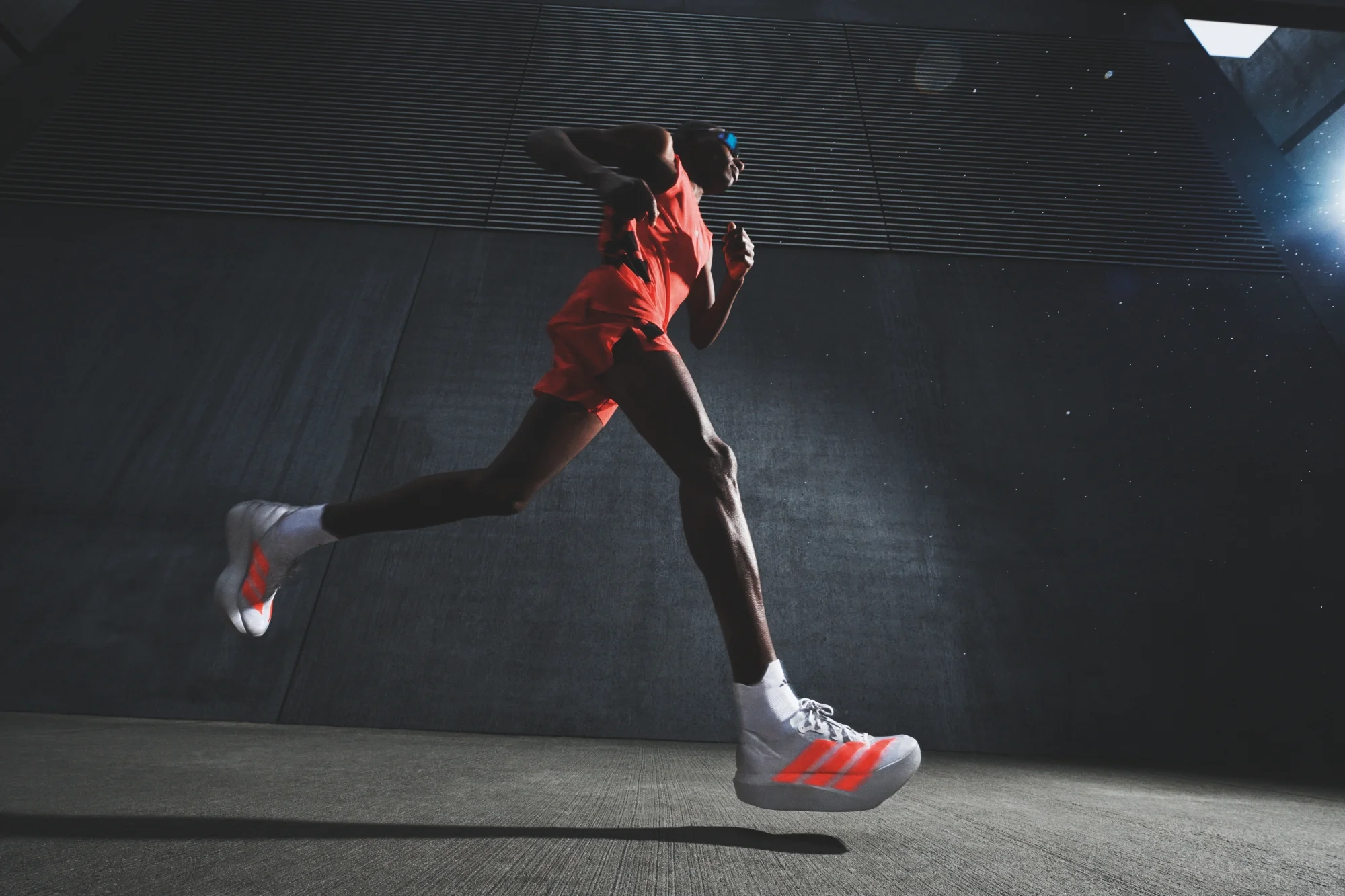 《看裝備》承襲破紀錄基因 adidas史上最輕冠軍跑鞋再進化 ADIZERO ADIOS PRO EVO 2 突破性能極限再創競速巔峰