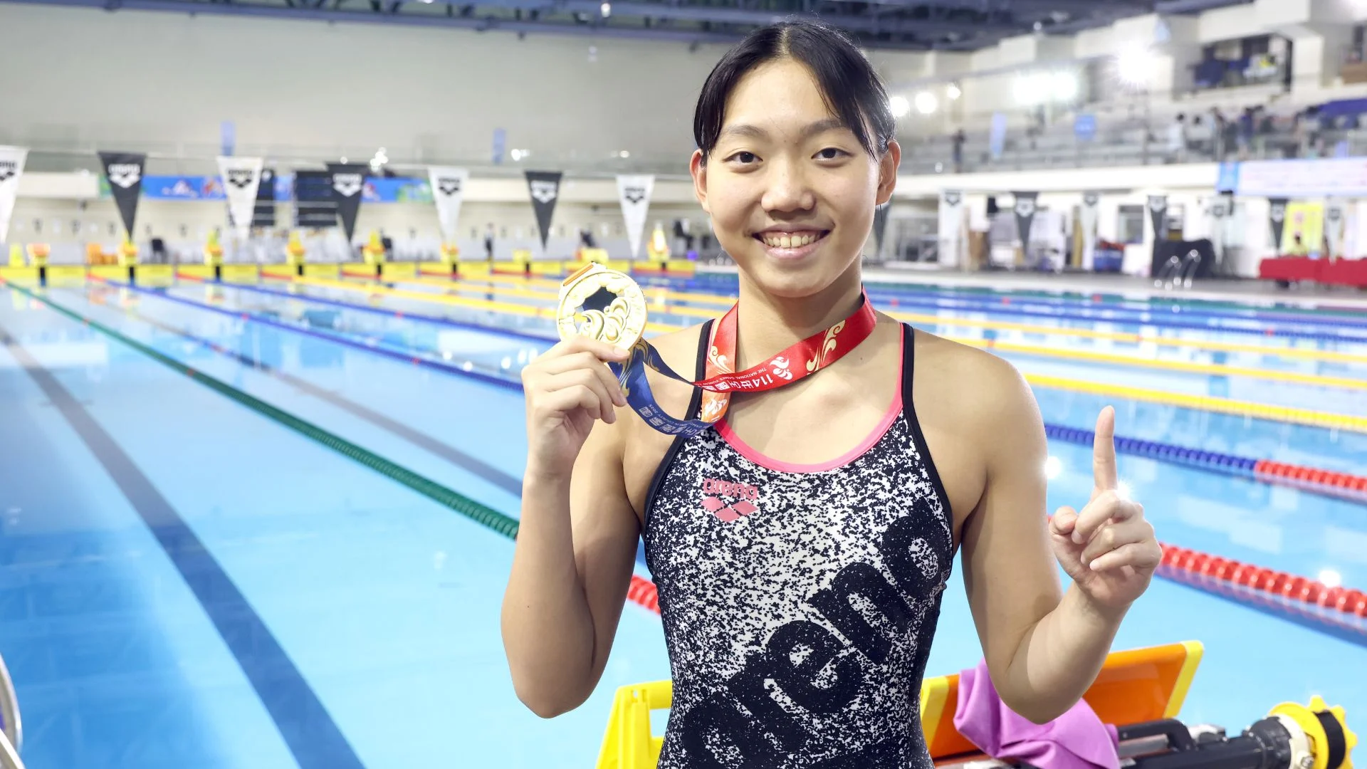 《游泳》張雅佳放輕鬆走出陰霾 50仰破大會、100仰刷新全國紀錄