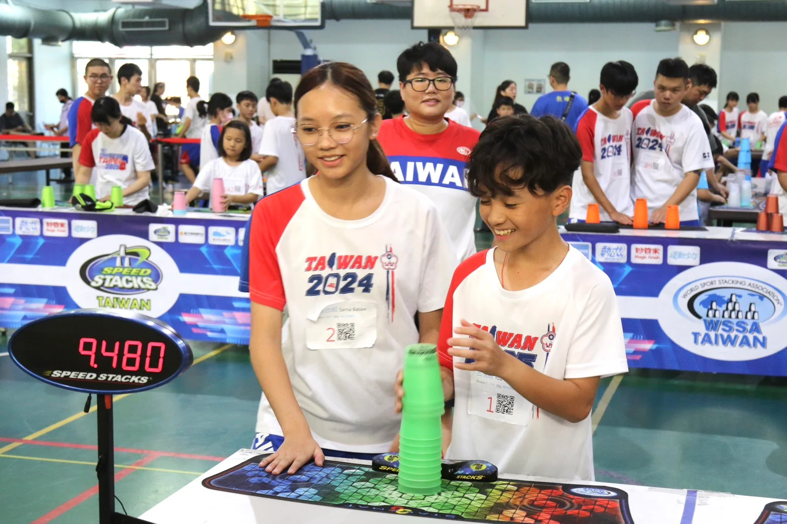 《疊杯》台灣 52 名疊杯高手征戰大連亞洲盃 疊杯實力與共融精神同時綻放