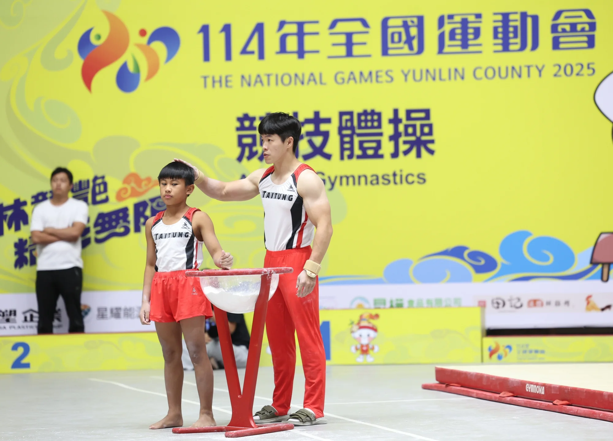 《體操》37歲「吊環王子」陳智郁復出 陪伴選手翻轉台東體操