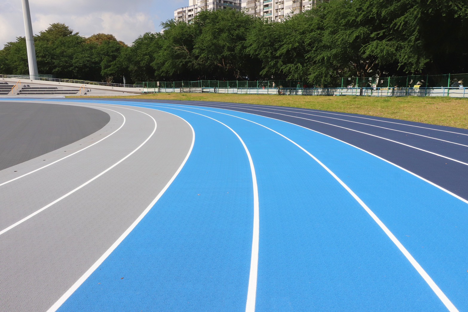《體壇》新莊田徑場全新改裝 三色跑道藏巧思 全面升級再造運動新體驗