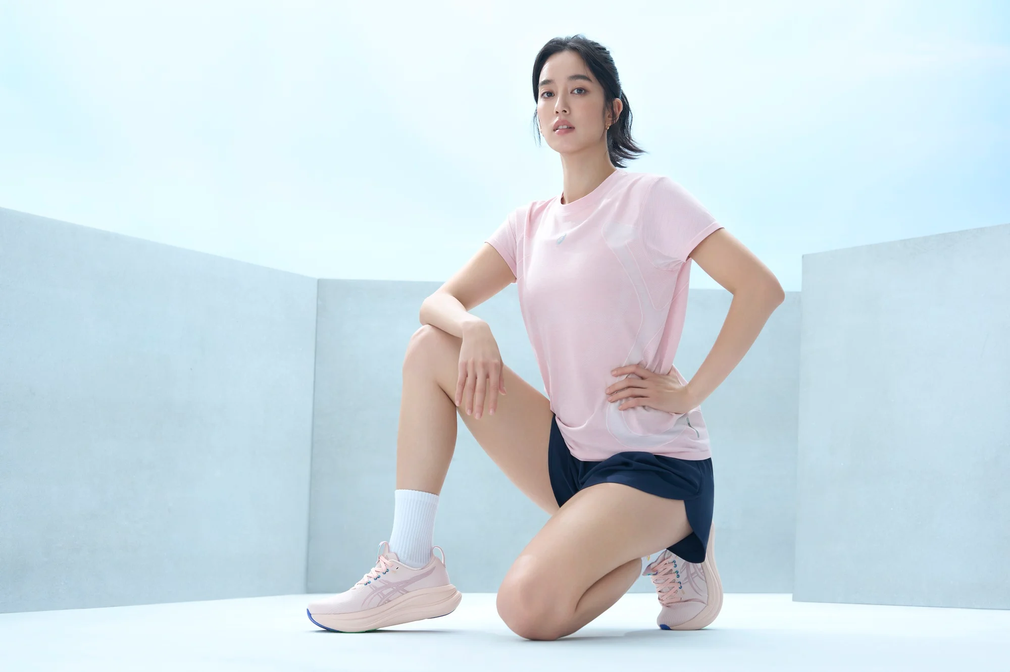 《看裝備》ASICS 頂級緩震跑鞋 GEL-NIMBUS 28 輕量再進化 品牌形象大使陳庭妮 舒適穩定輕盈起跑