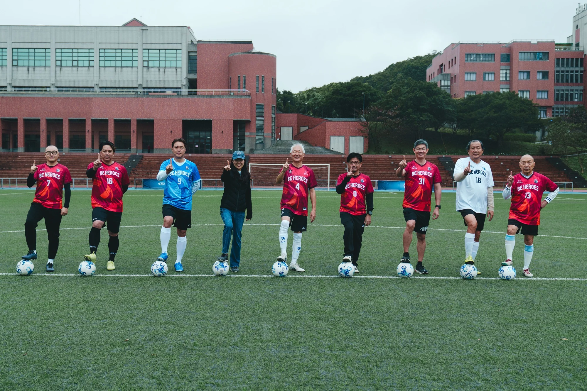 《足球》Be Heroes新光人壽足球菁英對抗賽 名人齊聚做公益