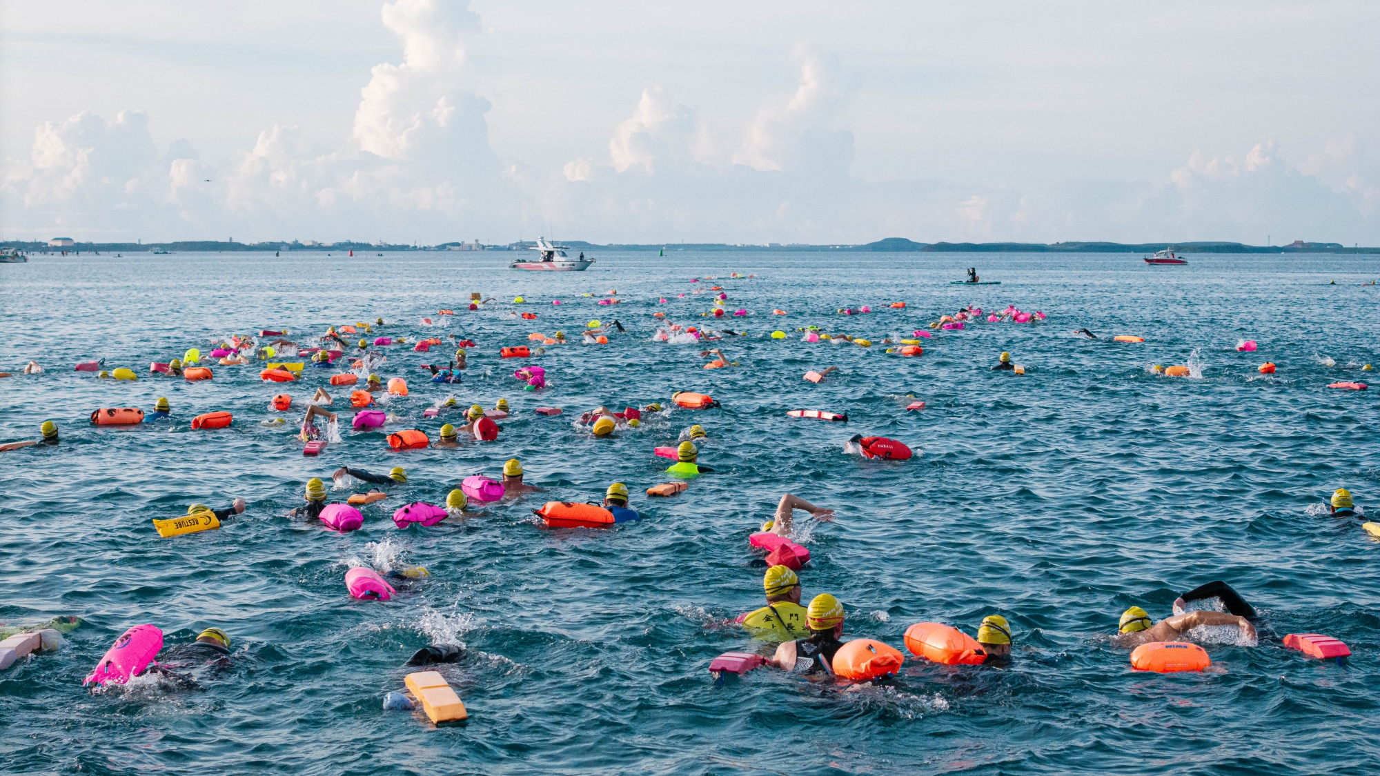 《游泳》2026泳渡澎湖灣 6/13-6/14盛大登場 首度聯手OCEANMAN接軌國際、新增10K挑戰