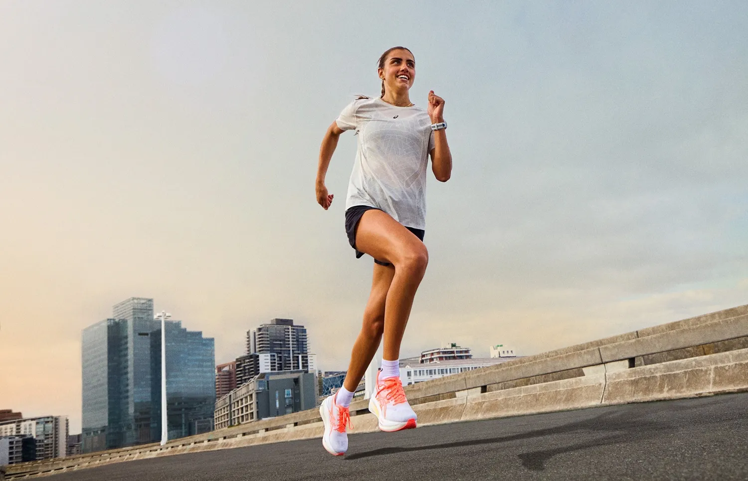 《看裝備》ASICS RISE & SHINE Collection  以日出配色注入嶄新活力 全新 SONICBLAST 2 回彈升級 叉型推進結構靈活推進 攜手森林跑站開放試跑活動 邀請跑者親身感受彈力加速腳感