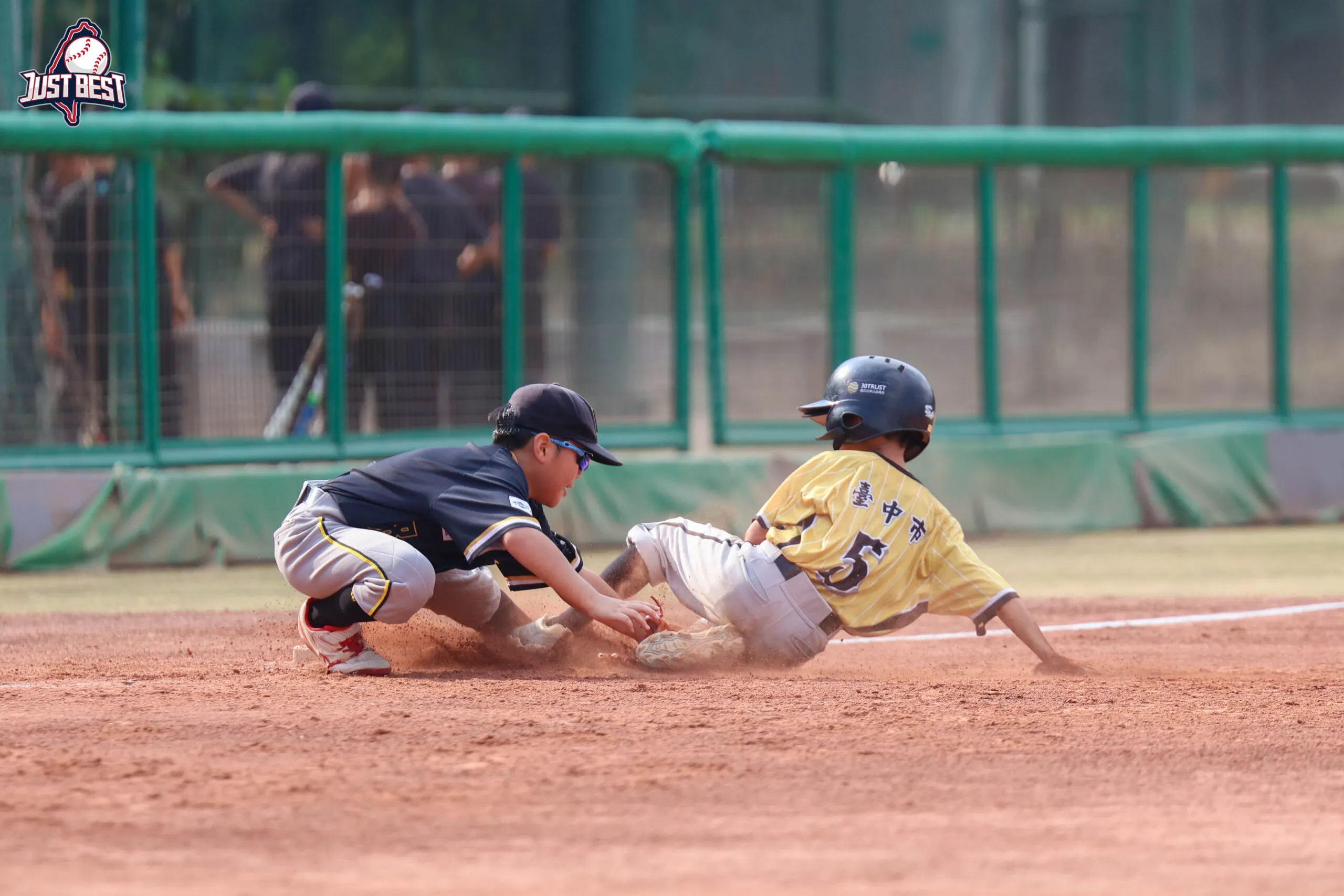 臺中就是棒》台中小海盜險勝台中仁美J 塗城小飛象激戰兩場握手言和