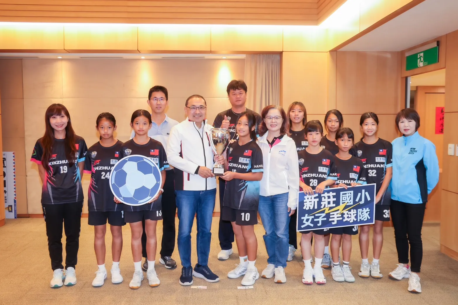 《體壇》新莊國小手球丹麥奪冠 大觀國中女排永信杯五度封后